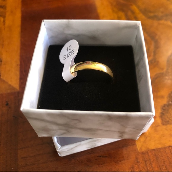 Other - Men’s 18kt solid yellow gold 4mm classic dome wedding band NWT 10